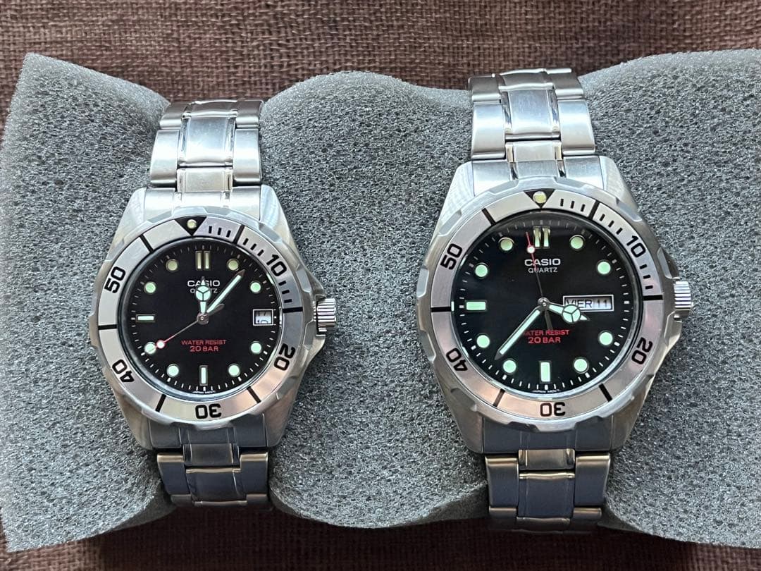 Casio EF-2000D-1AJF Pair Watches with Date Display and 20 ATM Water Resistance