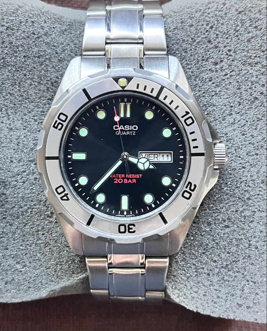 Casio EF-2000D-1AJF Pair Watches with Date Display and 20 ATM Water Resistance