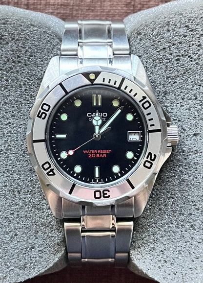 Casio EF-2000D-1AJF Pair Watches with Date Display and 20 ATM Water Resistance