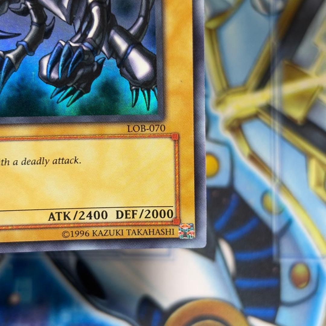 Yu-Gi-Oh Red-Eyes Black Dragon Legend of Blue Eyes White Dragon Ultra Rare card in double sleeve loader