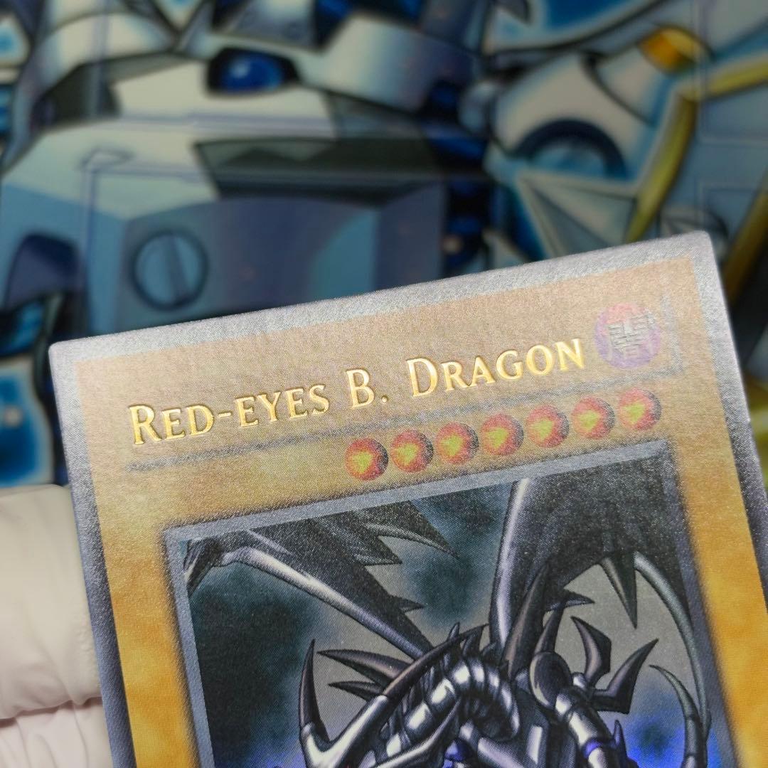 Yu-Gi-Oh Red-Eyes Black Dragon Legend of Blue Eyes White Dragon Ultra Rare card in double sleeve loader