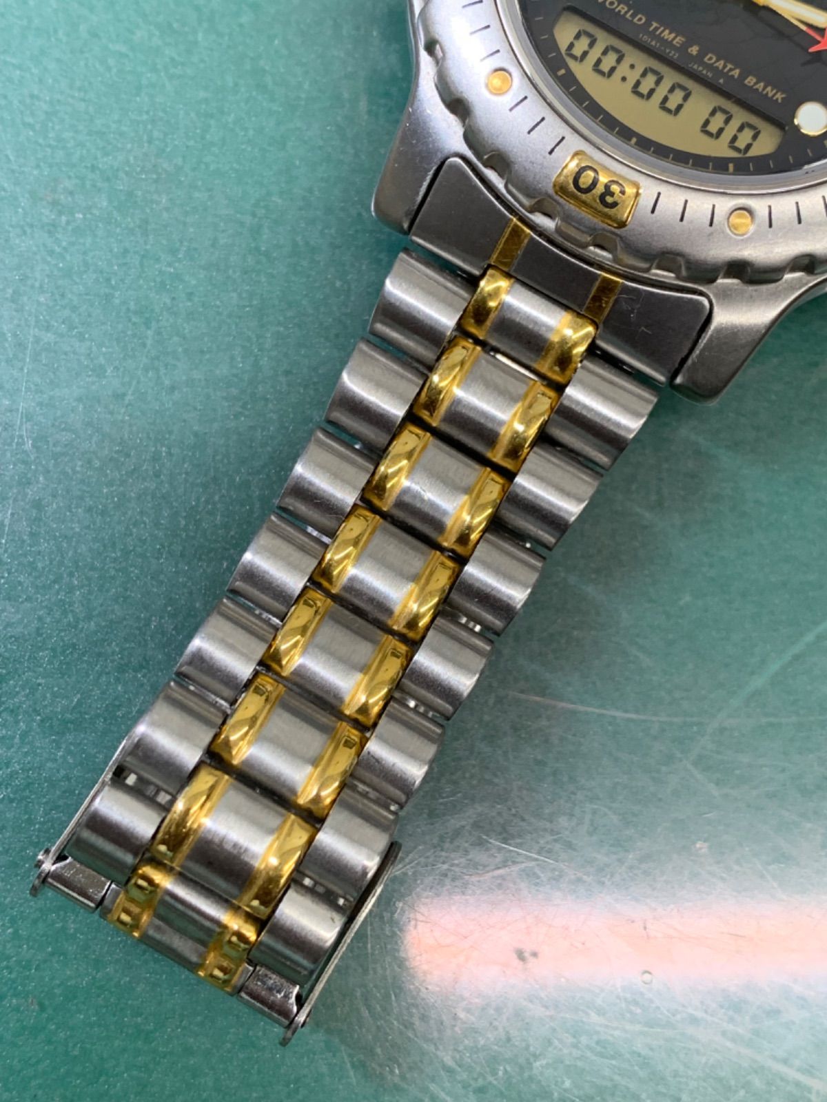 Casio World Time Data Bank R6-5539 Model AD-722 Used Watch with Black Dial — Japan Import