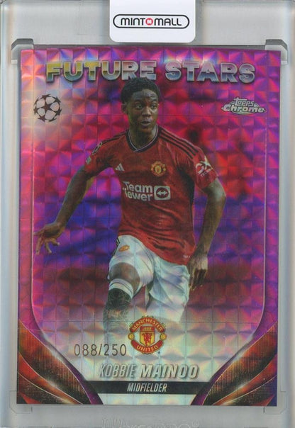 2023-24 Topps Chrome UEFA Club Competitions trading card of Kobbie Mainoo Pink Geometric Refractors serial #57088/250