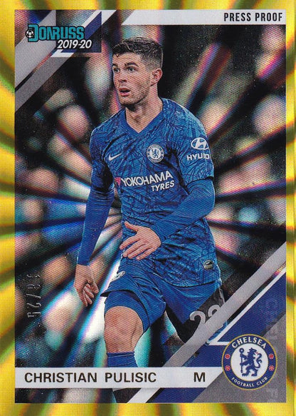 2019-20 Panini Chronicles Christian Pulisic Chelsea FC Gold Parallel trading card numbered 18 of 25
