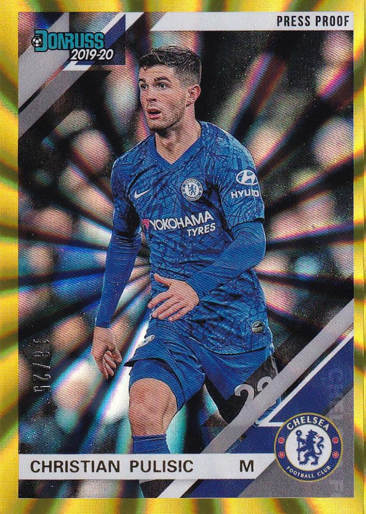 2019-20 Panini Chronicles Christian Pulisic Chelsea FC Gold Parallel trading card numbered 18 of 25