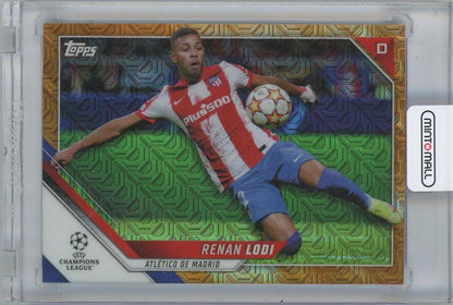 2021-22 TOPPS UEFA Champions League Japan Chrome Mojo Orange Refractors trading card of Renan Lodi Atletico Madrid numbered 07/25