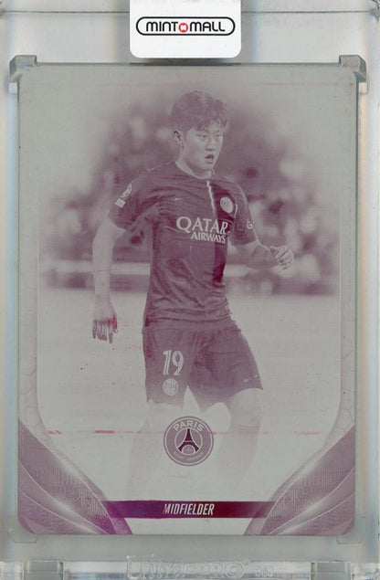 2023-24 Topps UEFA Club Competitions Kang-in Lee Printing Plate #194 Paris Saint-Germain card with scratches