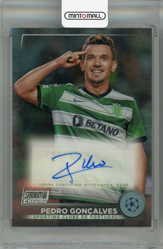 2022-23 Topps Stadium Club Chrome UEFA Sporting Clube de Portugal Pedro Goncalves autograph trading card #CA-PG