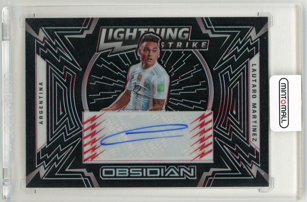 2021-22 Panini Obsidian Lautaro Martinez Lightning Strike Autographs Red Parallels card numbered 3 of 25