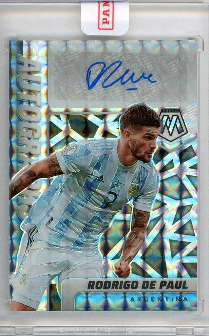 2021-22 PANINI MOSAIC trading card of Rodrigo De Paul with autograph from Argentina
