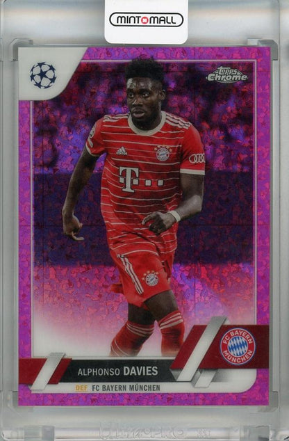 2022-23 Topps UEFA Club Competitions FC Bayern Munchen Alphonso Davies Pink Mini-Diamond Parallel card #162