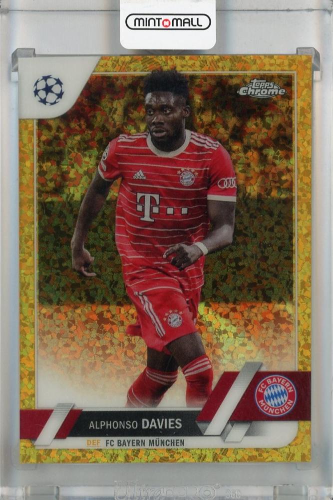 2022-23 Topps UEFA Club Competitions FC Bayern Munchen Alphonso Davies Gold Mini-Diamond #162 parallel card