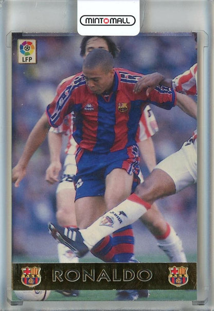 1997 Mundicromo Las Fichas De La Liga trading card featuring Ronaldo from FC Barcelona in original condition