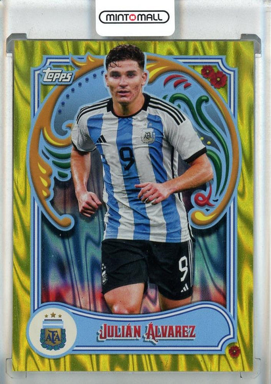 2023 Topps Argentina Fileteado Julian Alvarez Yellow collectible card serial #24085/150
