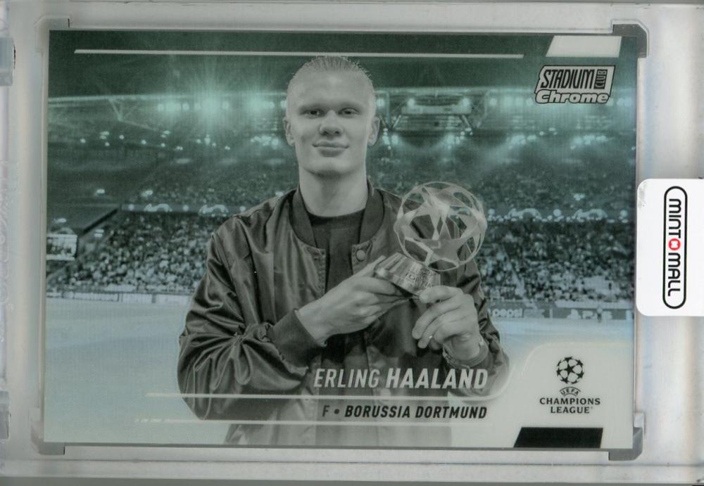 2021-22 Topps Stadium Club Chrome Borussia Dortmund Erling Haaland Black and White parallel card numbered 039 out of 299