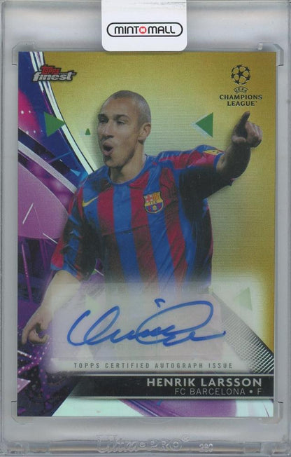 2021-22 TOPPS Finest UEFA Champions League Autographs Gold Refractors Henrik Larsson FC Barcelona card number 07 out of 50