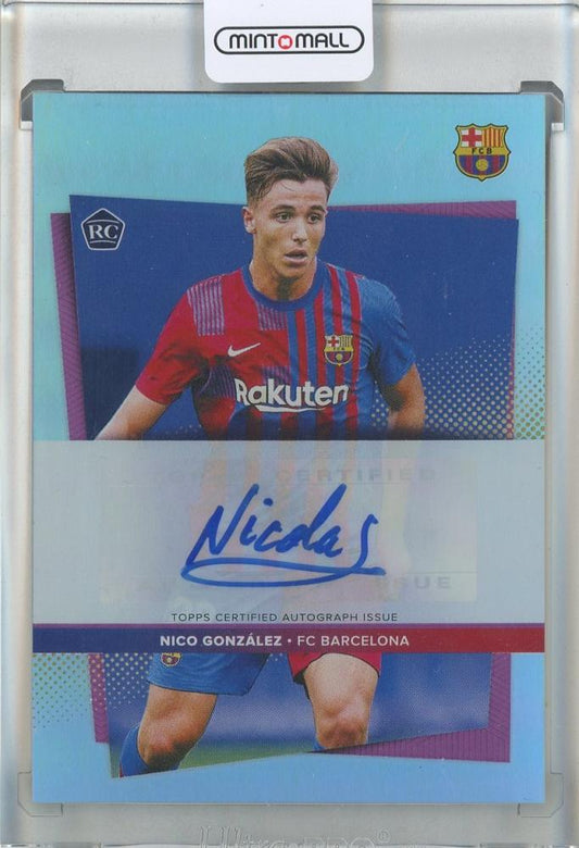 2021-22 FC Barcelona Topps Team Set featuring Nico Gonzalez autograph Black #AUNG07/10 card