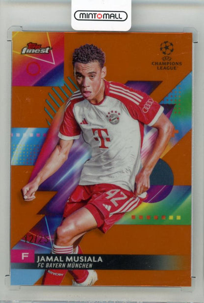 2023-24 TOPPS Finest UEFA Jamal Musiala Orange Refractors football card serial #12/25 for FC Bayern Munchen