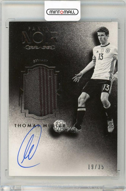 2016-17 Panini Noir Thomas Muller Black and White autographed memorabilia card number 19 out of 35