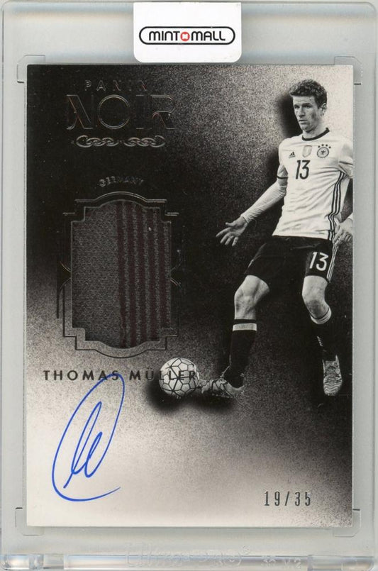 2016-17 Panini Noir Thomas Muller Black and White autographed memorabilia card number 19 out of 35