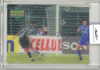 1997-98 Upper Deck Zinedine Zidane Lenticular hologram card LP3 showing Zinedine Zidane in action