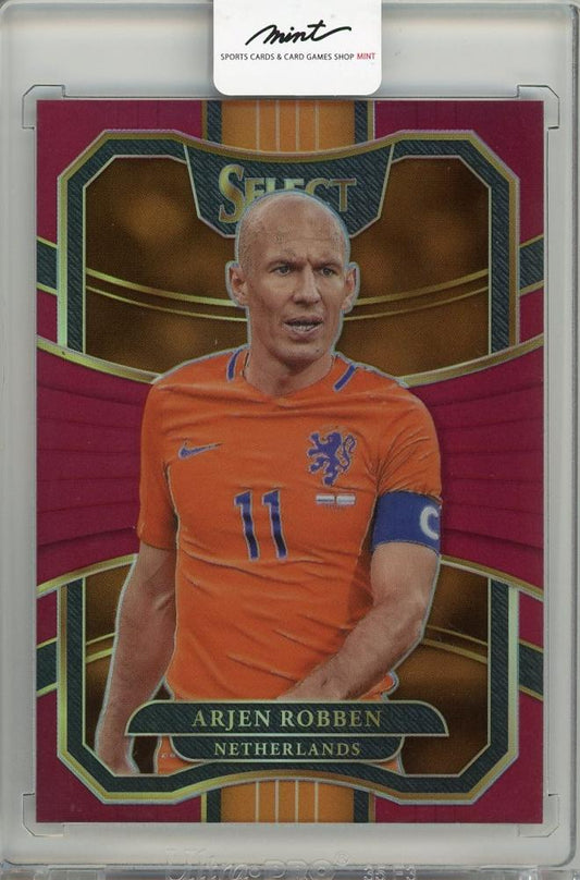 2017-18 PANINI SELECT trading card featuring Arjen Robben #84/199 from Netherlands