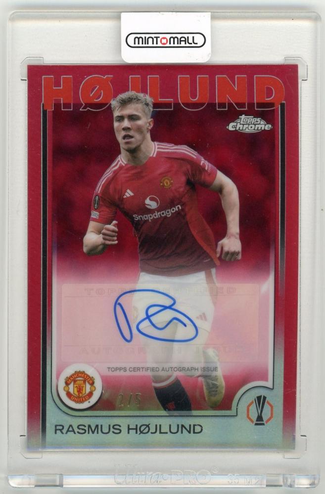 2024-25 Topps Chrome UEFA Club Competitions Rasmus Hojlund Autographs Red Refractor Parallel 2 of 5 Manchester United card