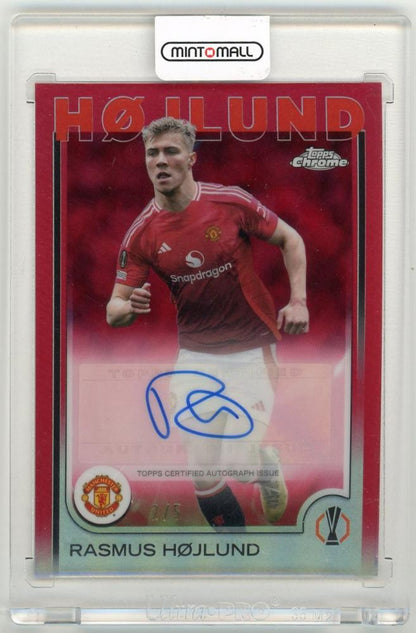 2024-25 Topps Chrome UEFA Club Competitions Rasmus Hojlund Autographs Red Refractor Parallel 2 of 5 Manchester United card