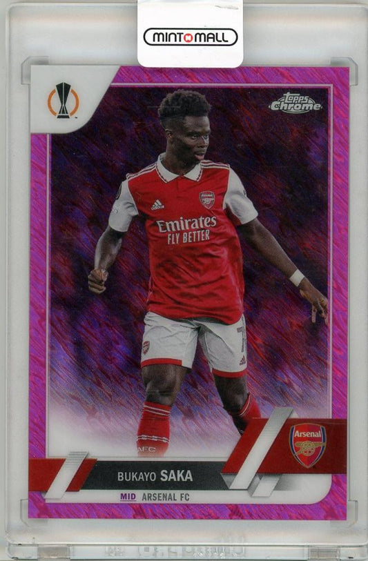 2022-23 Topps Chrome UEFA Bukayo Saka Pink trading card numbered 181 of 250