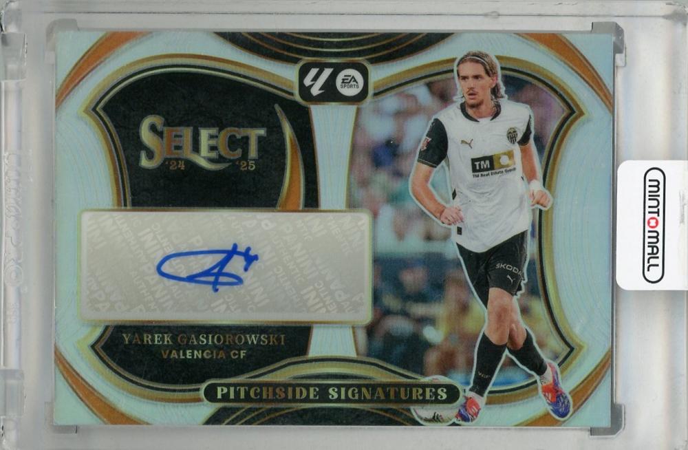 2024-25 Panini Select La Liga Yarek Gasiorowski Pitchside Signatures #29 Auto trading card with Valencia CF logo