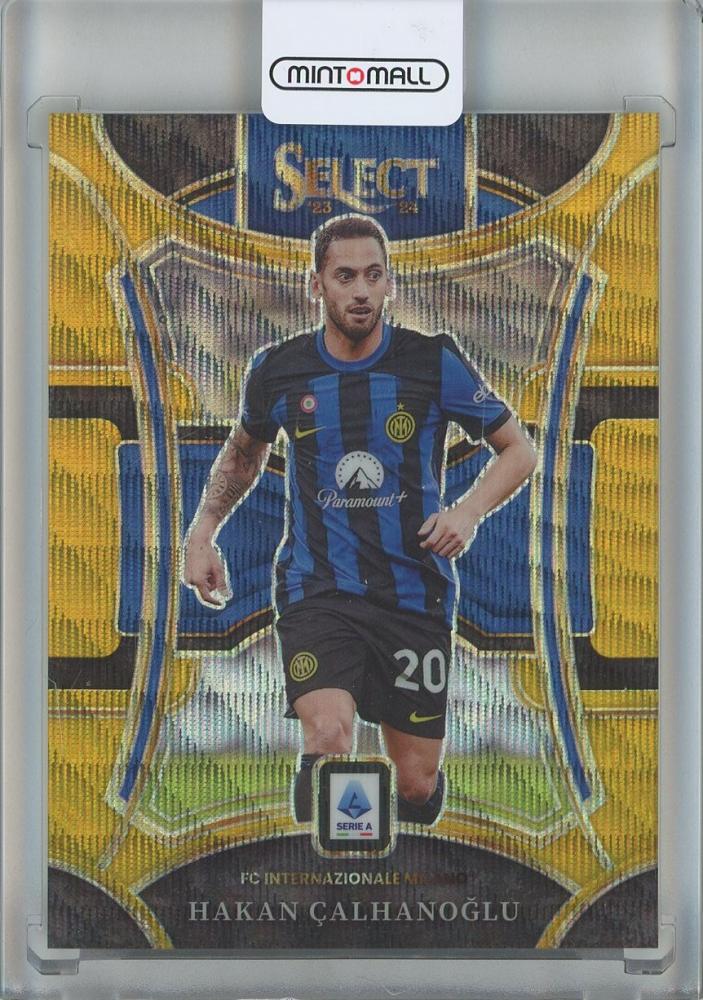 2023-24 Select Serie A Hakan Calhanoglu Gold trading card numbered 13502/10 from FC Internazionale Milano