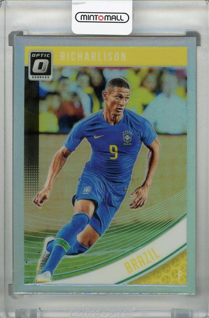 2018-19 Donruss Brazil Richarlison Base Optic Holo Parallel trading card featuring Richarlison in Brazil kit