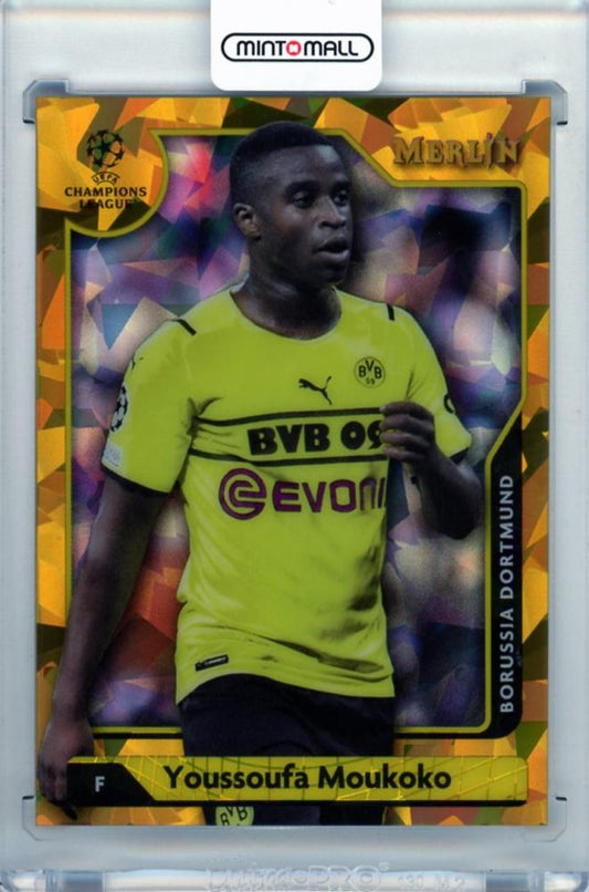 2021-22 TOPPS MERLIN UEFA Borussia Dortmund Youssoufa Moukoko #43 Gold Atomic Refractor trading card numbered 28/50