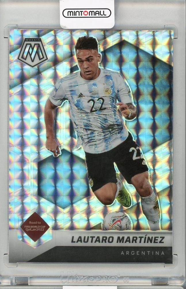 2021-22 PANINI MOSAIC Lautaro Martinez PRIZM#16 soccer trading card from Argentina in excellent condition
