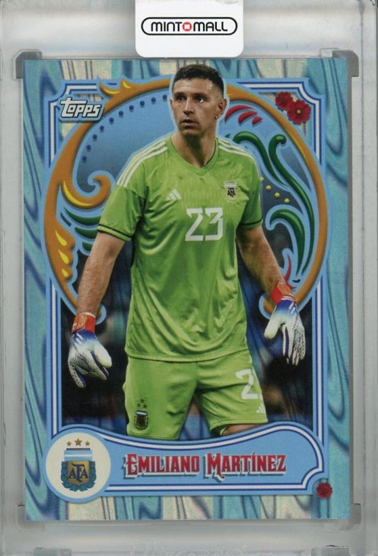 2023 Topps Argentina Fileteado Emiliano Martinez baseball card Sky Blue and White parallel number 38 of 99 with minor stain on back