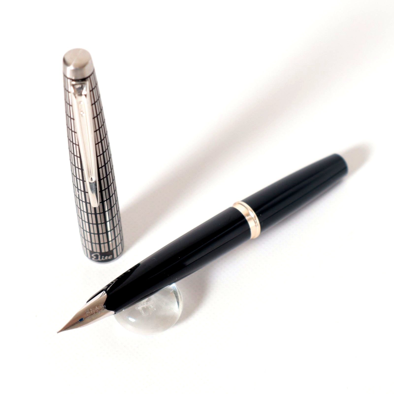 Pilot Elite Crosshatch short fountain pen in black and silver with 18K gold nib, vintage 1975 model
