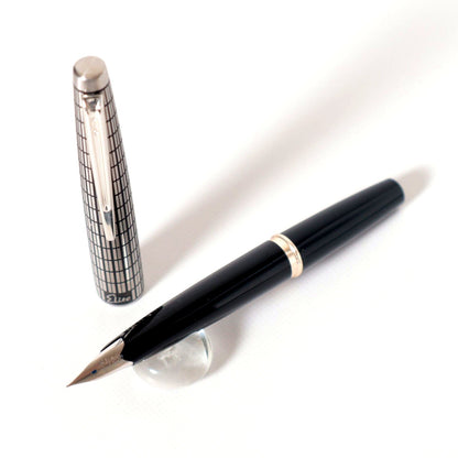Pilot Elite Crosshatch short fountain pen in black and silver with 18K gold nib, vintage 1975 model