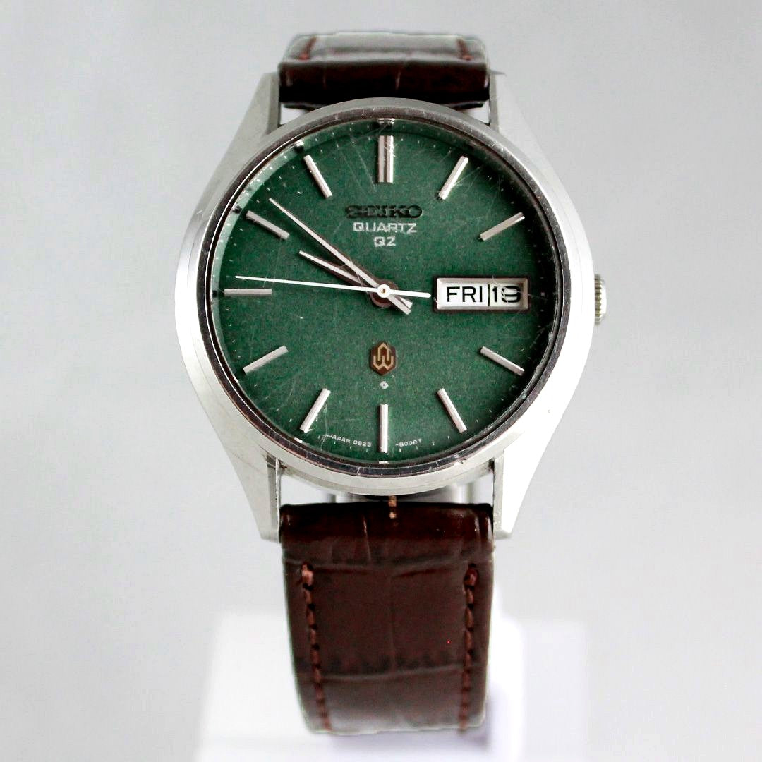 Seiko Vintage Men's Watch model 0923-8000-G with silver case and green dial featuring day-date display