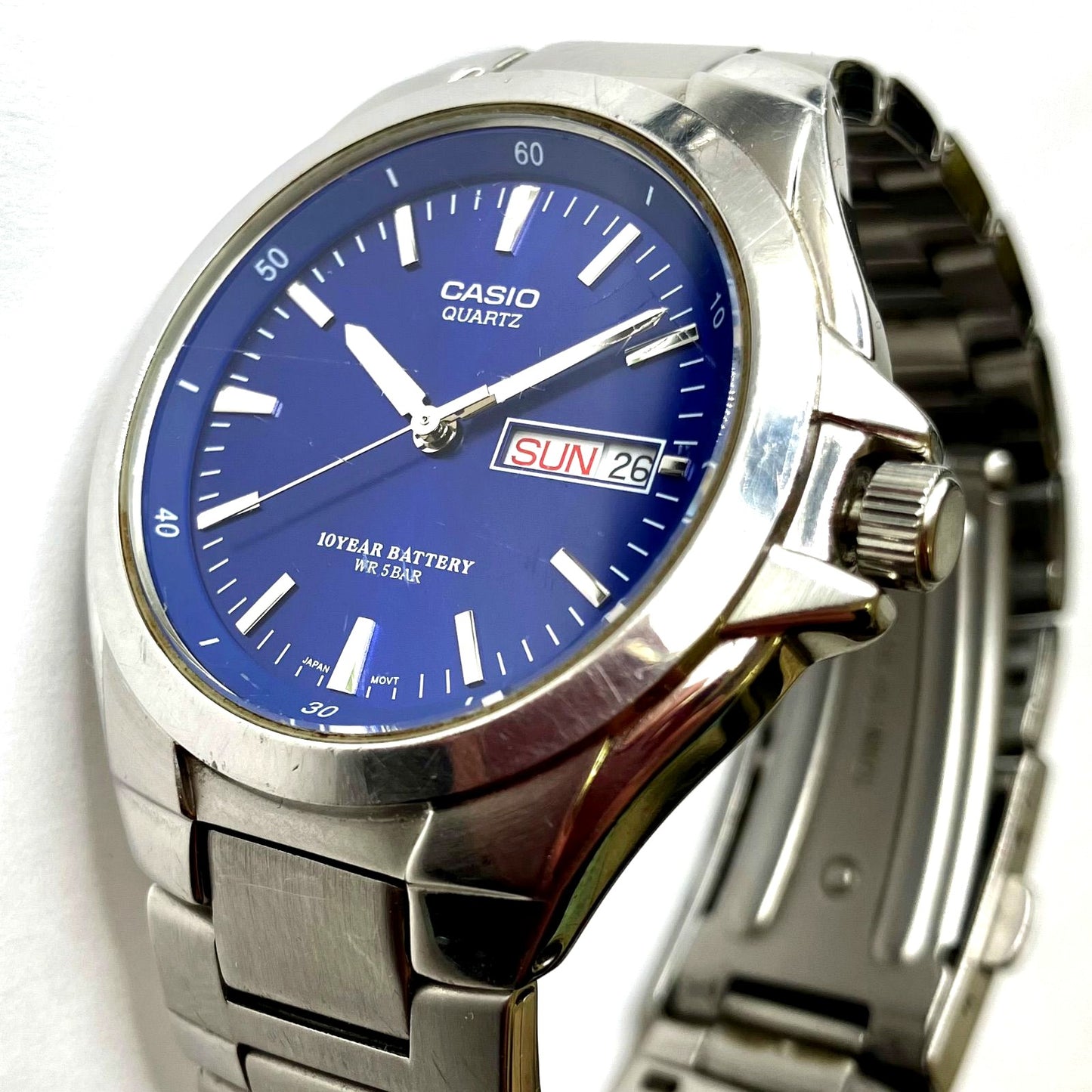 Casio MTP-1228DJ analog metal series wristwatch in silver with blue dial and day-date display