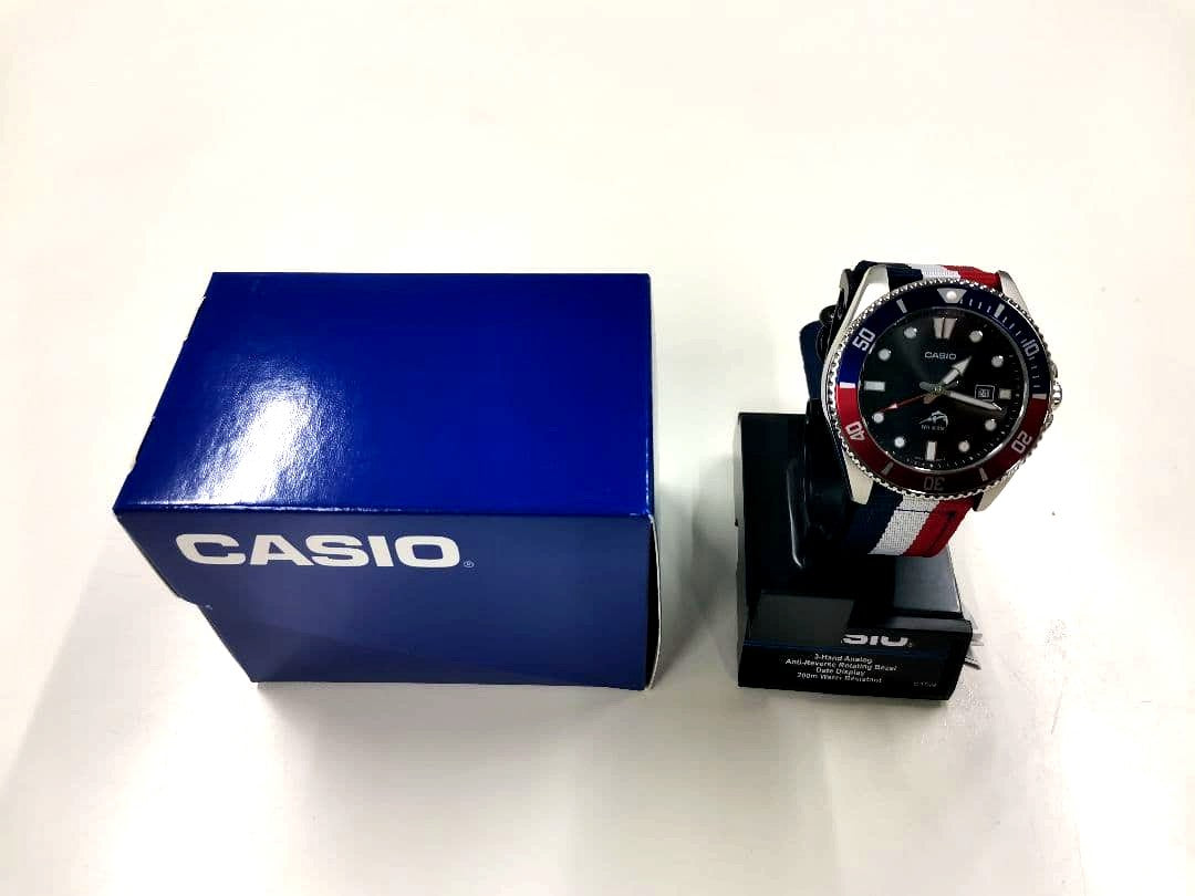 Casio MDV-106-1A2V overseas model quartz watch with black and red nylon strap