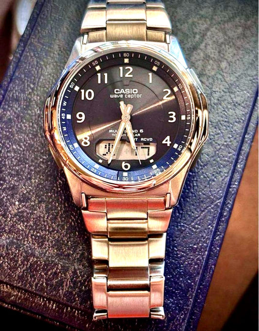 Casio Wave Ceptor Men's Watch WAVE CAPTOR with blue dial stainless steel case and Multi Band 6