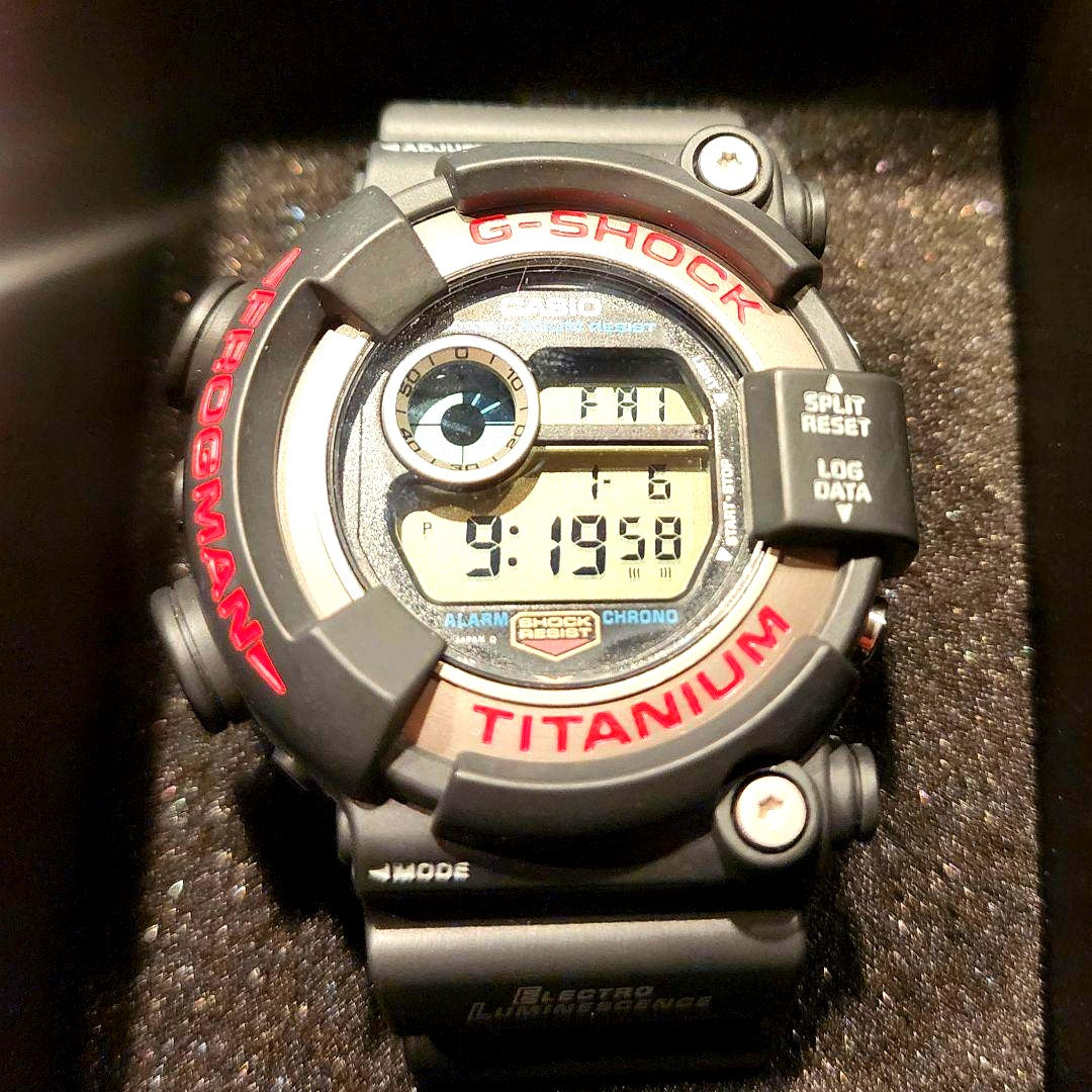 Casio G-Shock Frogman DW-8200 watch body with clean liquid crystal and unused bezel and strap