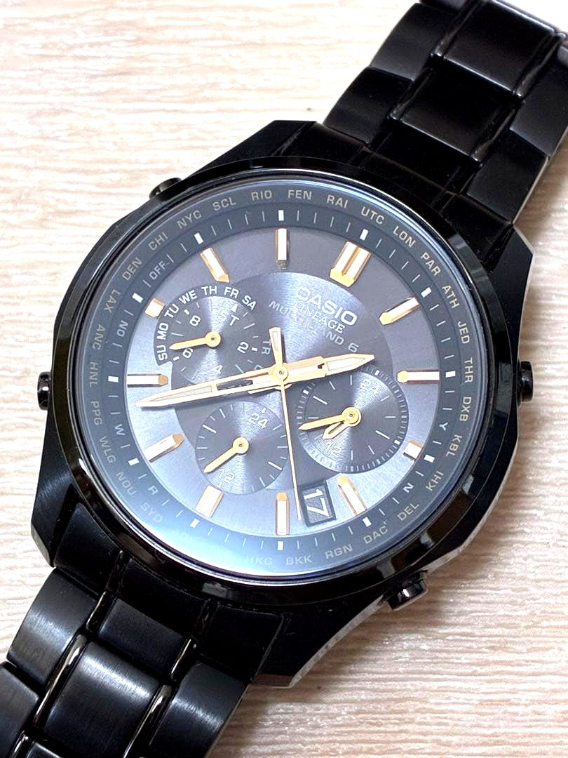 Casio Lineage LIW-M610DBS-1AJF Black wristwatch with metal band and two spare links