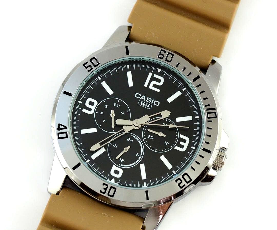 Casio MTP-VD300 men's quartz watch in excellent used condition showing black dial and stainless steel band