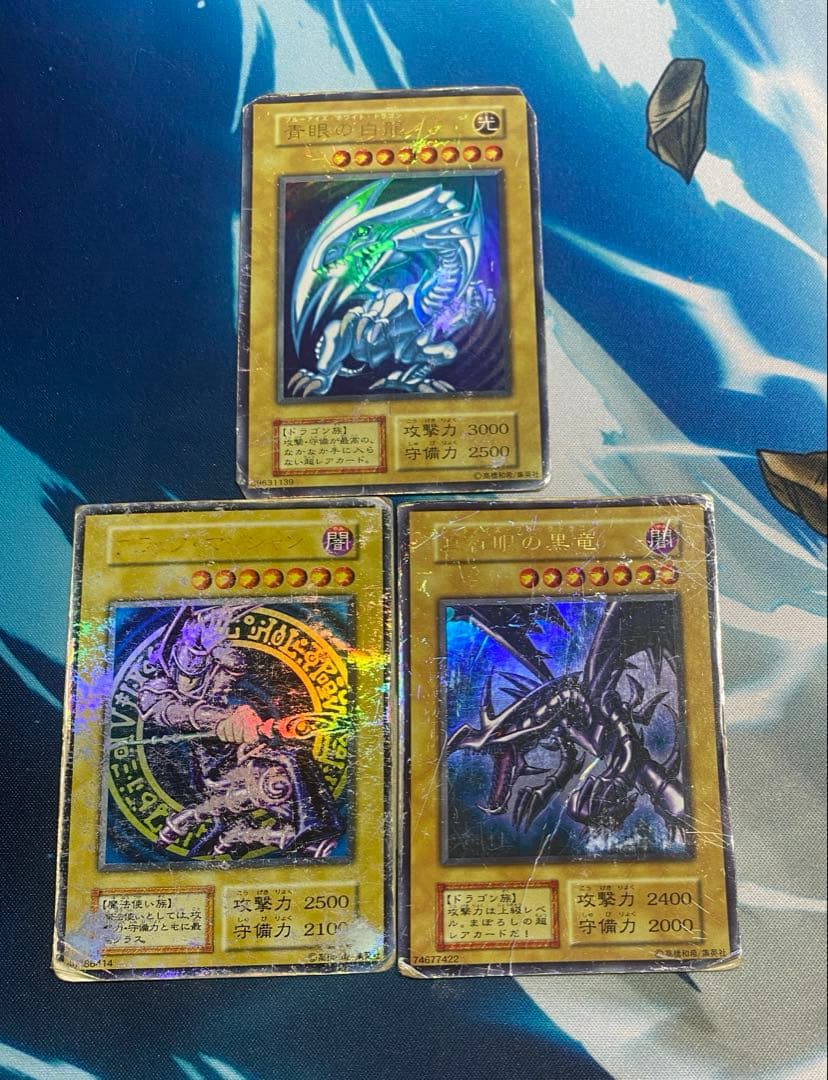 Yugioh Blue-Eyes White Dragon, Red-Eyes Black Dragon, Black Magician cards in used condition stored in desiccant box