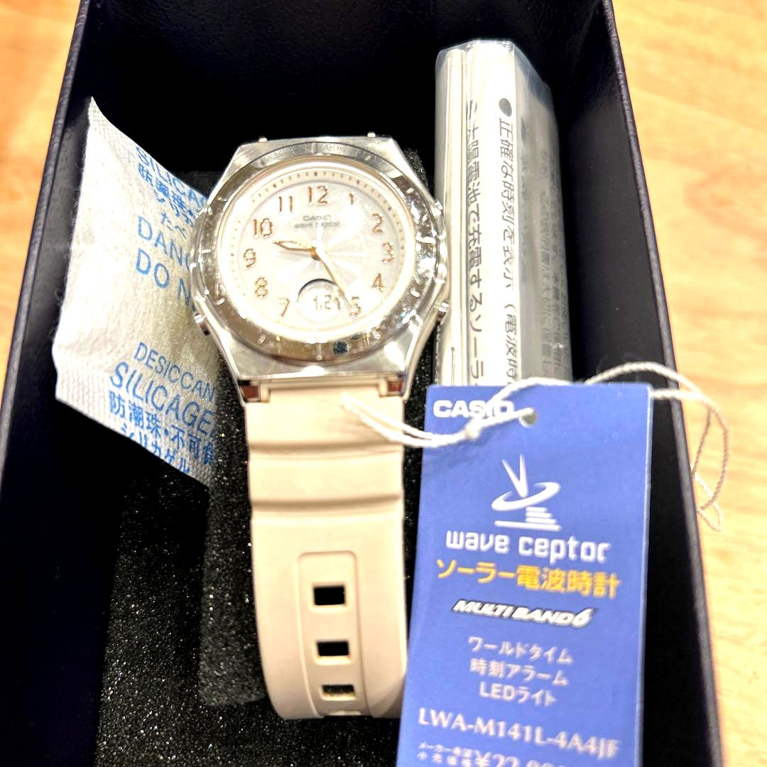 Casio Ladies Waveceptor LWA-M145 radio-controlled solar watch with resin band and storage box