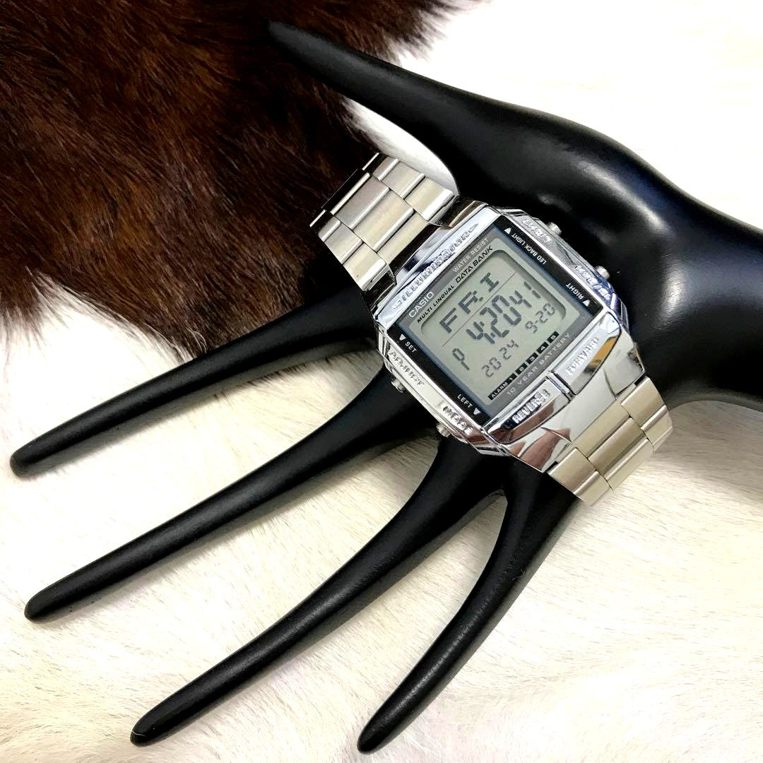 Silver Casio Data Bank digital watch with 10 year battery and clear display