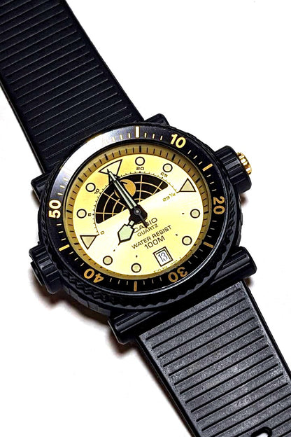 1980s Casio Moon Graph MW-301 vintage watch showing moon phase with original band