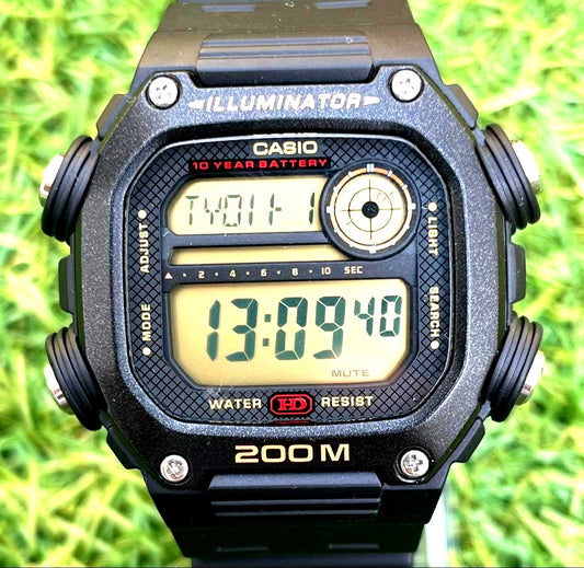 Casio vintage digital men’s wristwatch with multi-function display and calendar, 50mm case, black strap