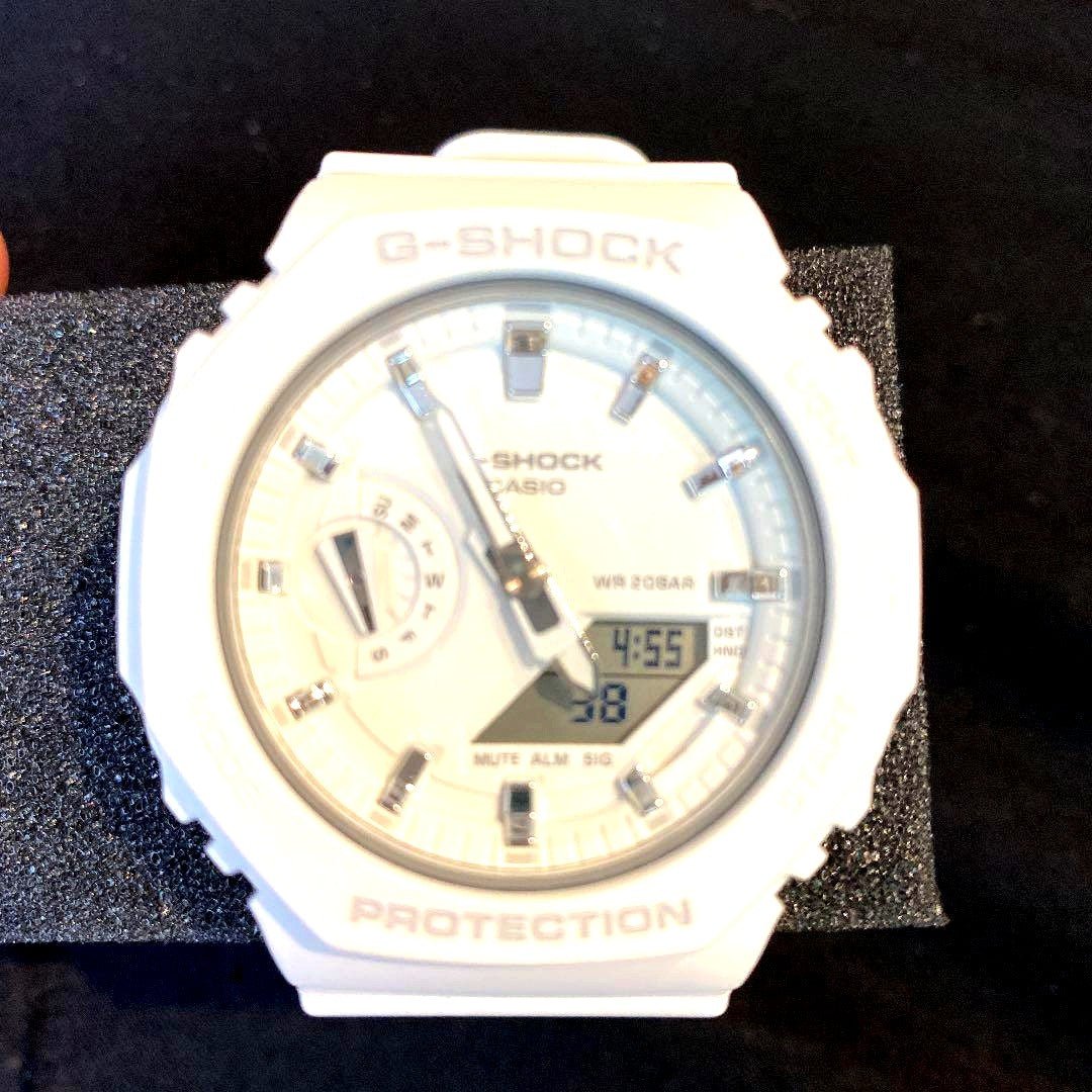 Casio G-Shock white wristwatch with box and instruction manual